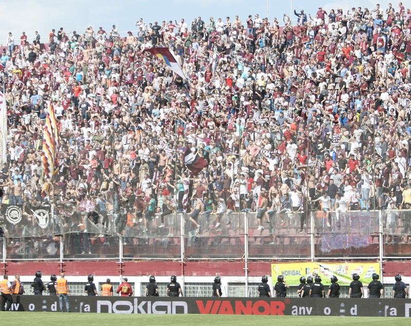 Sărbătoare vișinie. Fiesta în Giulești, după ce Rapid a promovat în Liga 1 / GALERIE FOTO