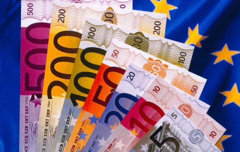 Credeţi că euro va ajunge la 4 lei sau la 4,5? 