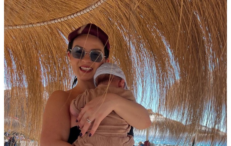 Anca Dinicu se desparte cu greu de fiul ei. „Stă cu noi în cameră”/VIDEO EXCLUSIV