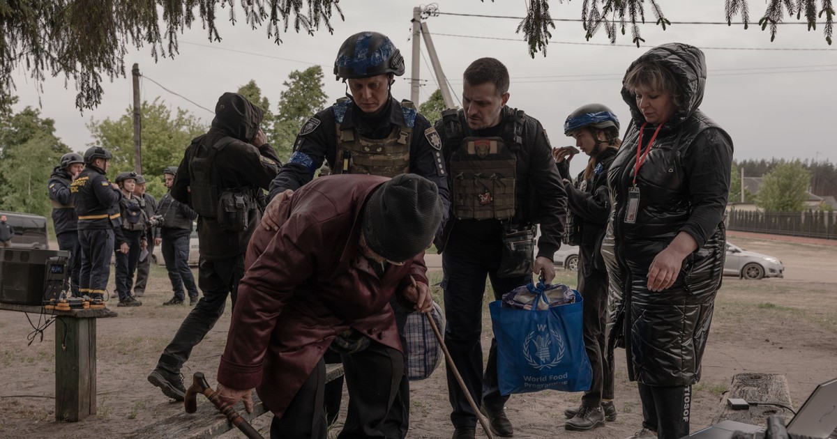 Civili evacuați din orașul Vovceansk, prima țintă a rușilor din regiunea Harkov Foto: Hepta