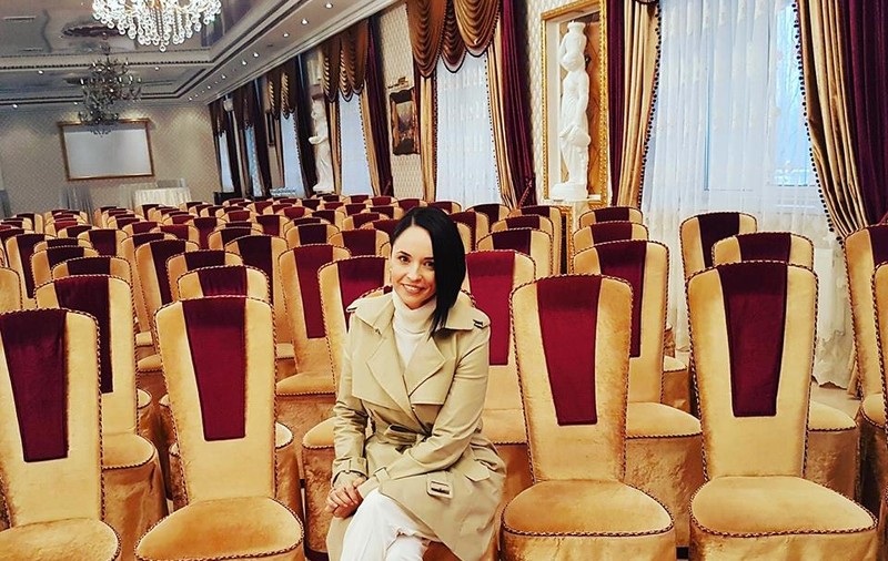 Andreea Marin, îmbrăcată la fel ca o admiratoare de-a ei. Cum a reacționat vedeta