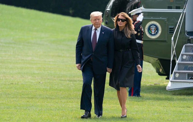 Donald Trump a fost infectat cu COVID-19, cu o lună înainte de alegerile prezidențiale: „Eu și Prima Doamnă am fost testați pozitiv”