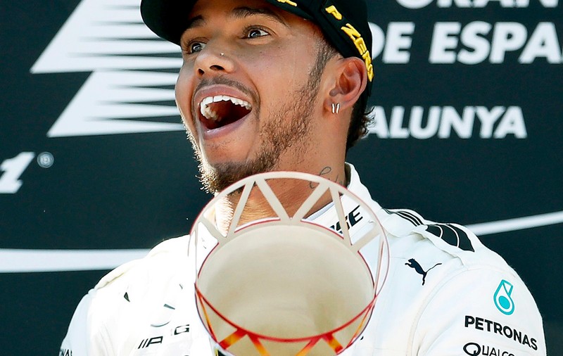 Lewis Hamilton va fi vegan!