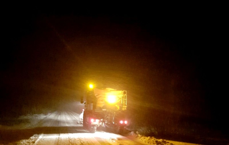 Galaţi: 21 de localităţi fără curent electric din cauza viscolului; un autocar a rămas blocat pe un drum judeţean