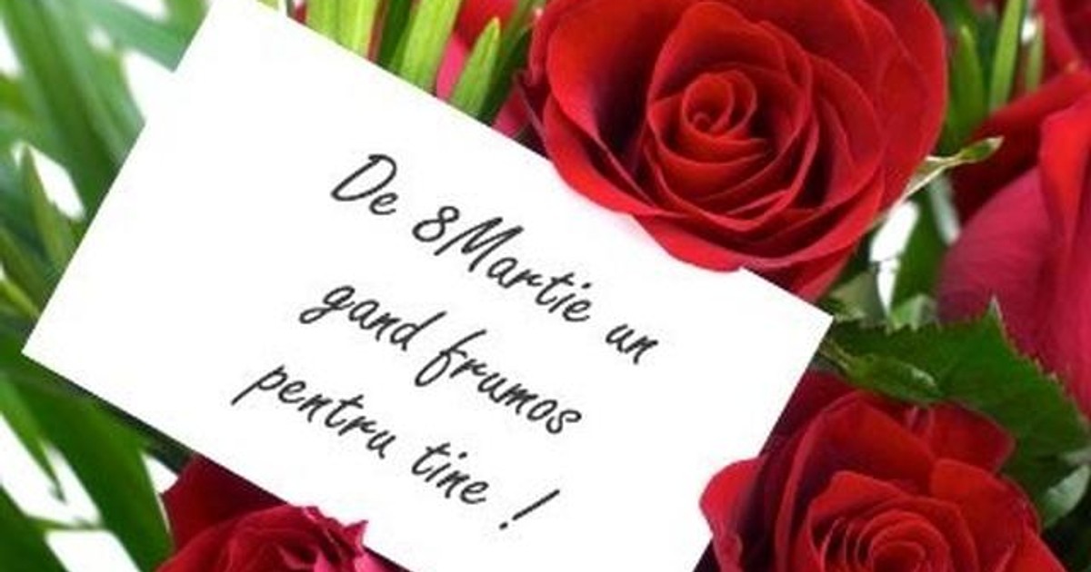 Felicitări de 8 martie- Buchet de trandafiri roșii alături de un text cu urări de 8 martie