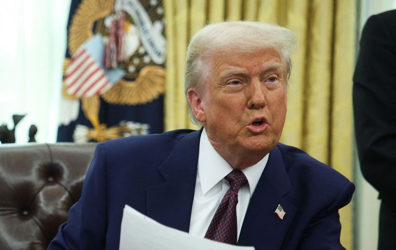 Donald Trump a hotărât că de acum Statele Unite au o limbă oficială și a semnat decretul: „Este în interesul Americii să desemneze o, şi numai o, limbă oficială”