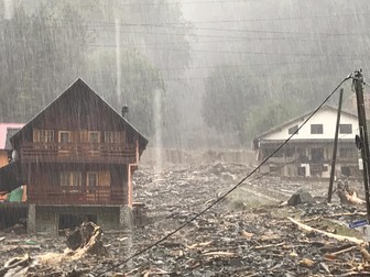 Imagini ISU Argeș din timpul intervenției