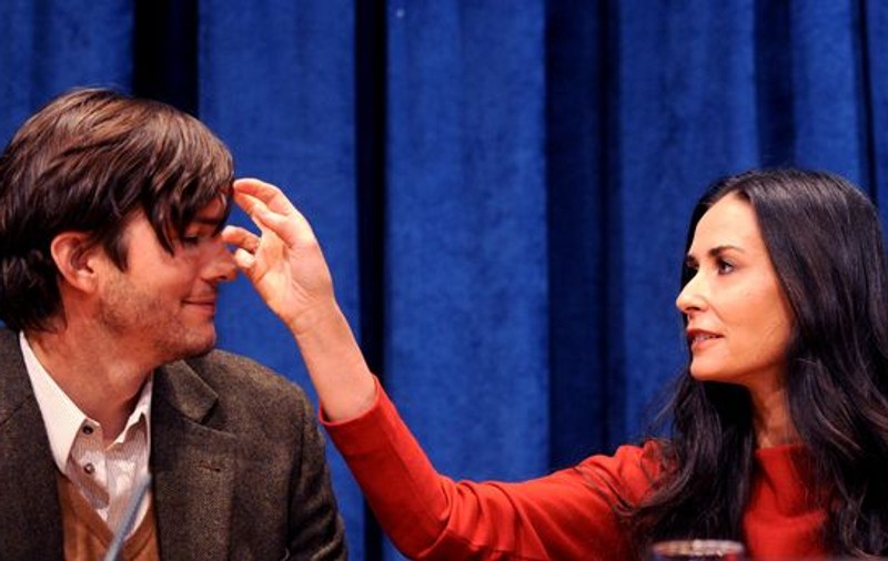 Demi Moore nu mai e "Doamna Kutcher" nici pe Twitter