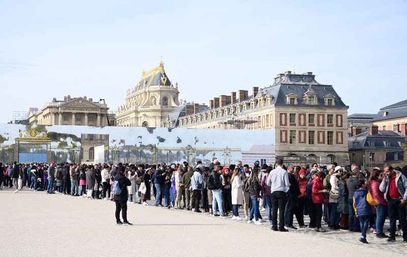 Aproape 2.000 de turiști au fost evacuați de la Palatul Versailles, după o amenințare falsă cu bombă