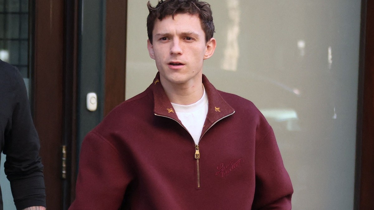 Actorul Tom Holland părăsește hotelul său din Tribeca, New York, pe 25 octombrie 2024
