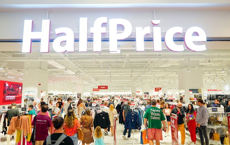 HalfPrice deschide primul magazin din  Bucureşti