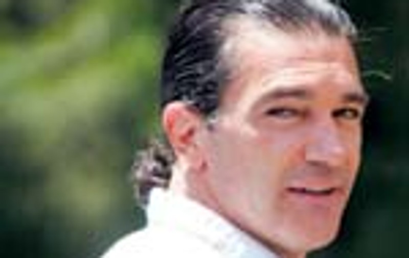 Iures vaneaza pe Banderas