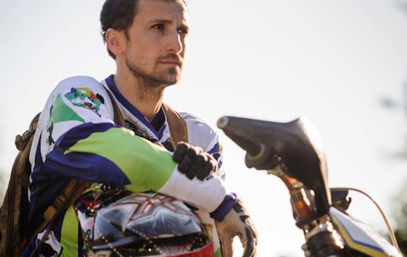 Dani Oţil şi-a sfinţit casa! A chemat un PREOT motociclist de ENDURO