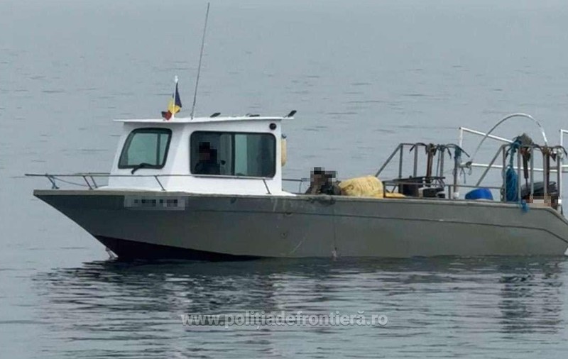 Patru români prinși în Marea Neagră la pescuit de vulpi de mare și calcan pe un vas care avea motorul furat din Suedia