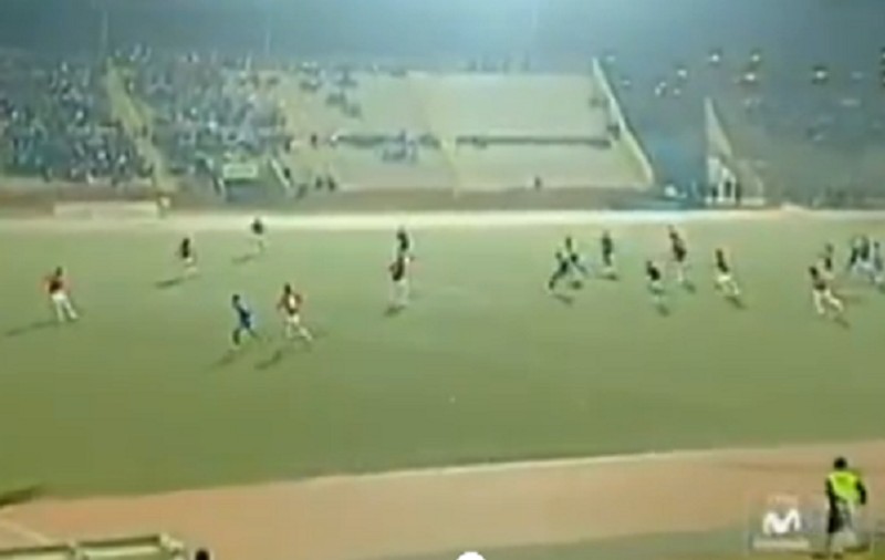 VIDEO / Golazzo de la peste 60 de metri în Peru! VEZI reacția incredibilă a comentatorului!