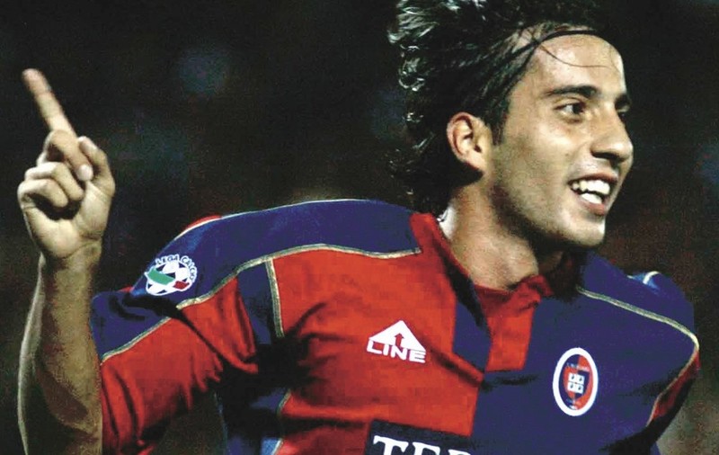 Andrea Capone, fost mijlocaş al echipei Cagliari, găsit mort într-o cameră de hotel. Fostul sportiv ar fi căzut pe scări