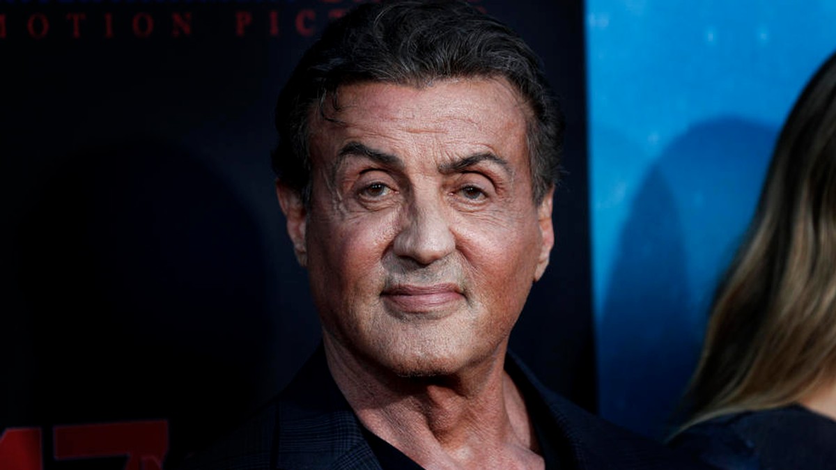 Bandă de falsificatori care folosea un pașaport fals cu poza lui Sylvester Stallone, arestată în Bulgaria