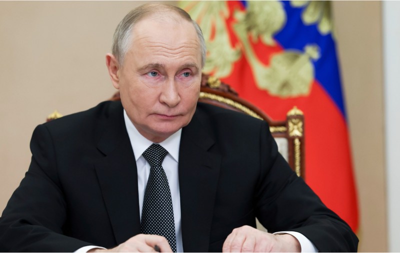 Vladimir Putin și-a pus apropiații să-l felicite în secret pe Donald Trump pentru victoria în alegeri, scrie presa rusă independentă