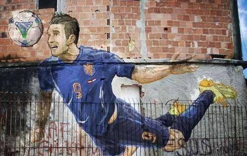 Brazilienii au rămas fascinaţi de zborul lui Van Persie 