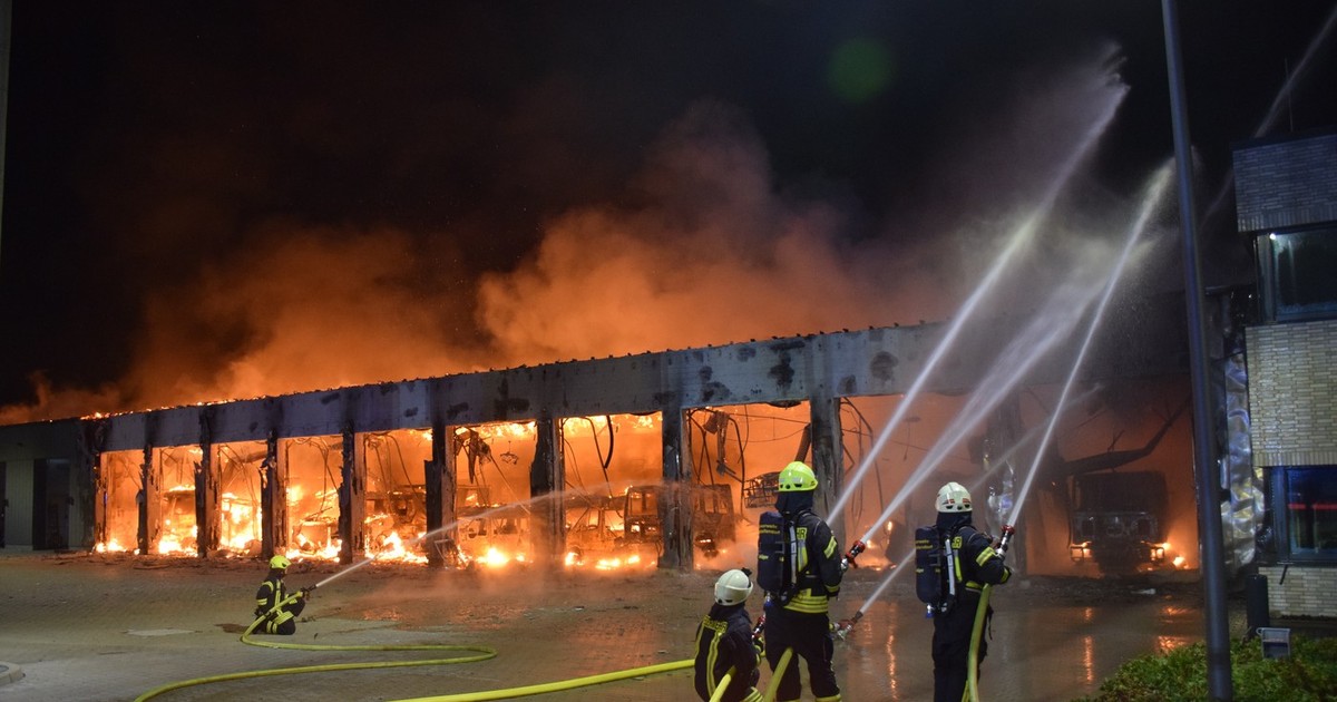 statie de pompieri flacari incendiu