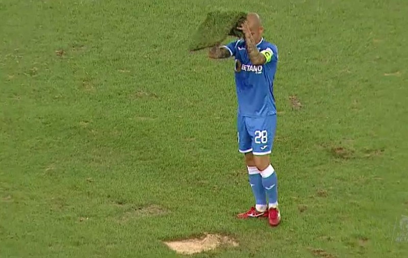 Stadionul din Craiova are un gazon execrabil. Căpitanul Mitriță a răbufnit