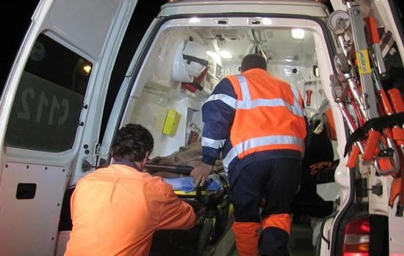 Accident grav la Bran. O femeie a rămas fără picioare, după ce a fost lovită de un autocar