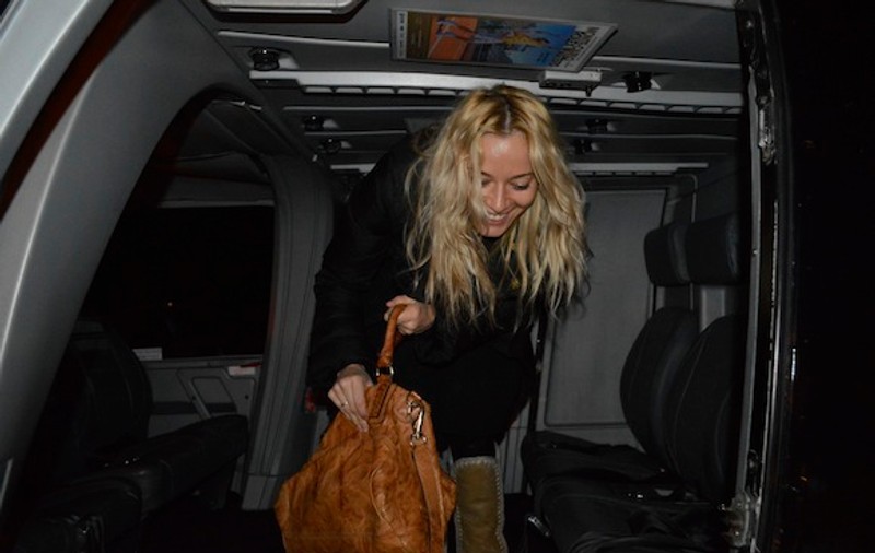 Laura Cosoi a mers cu elicopterul: "A fost prima experienţă de acest gen" | FOTO