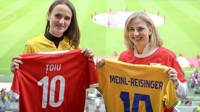 Oana Țoiu, alături de omologul din Austria, la meci pe Arena Națională. Foto Oana Țoiu X