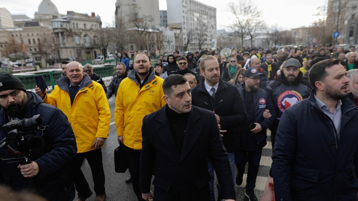 Membri AUR protesteaza in fata sediului Autoritatii de Supraveghere Financiara si pe bulevardele din zona, vineri 26 ianuarie 2024. Foto: Inquam Photos / George Calin