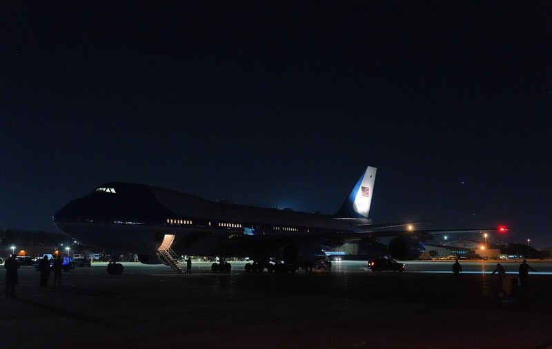 Aeronava care îl transporta pe Donald Trump către Davos s-a întors din drum după ce au fost descoperite „probleme electrice minore”