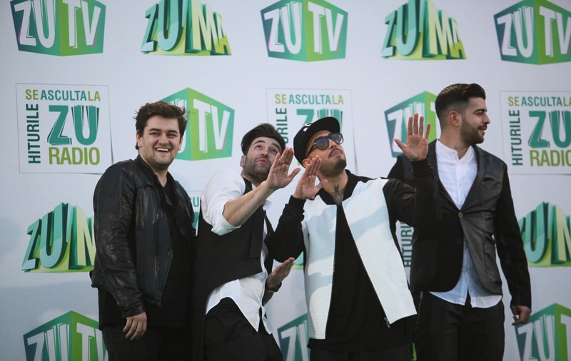 Smiley ŞI-A SCOS FRATELE MAI MIC ÎN LUME! Iată CÂT DE BINE SEAMĂNĂ cei doi | FOTO