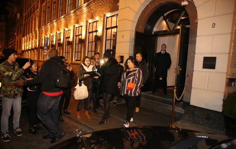 Rihanna şi Drake au cinat ROMANTIC fix în centrul Amsterdamului | FOTO