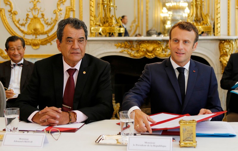 Președintele Polineziei Franceze, infectat cu COVID-19, la trei zile după o întâlnire cu Emmanuel Macron