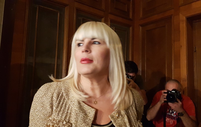 Elena Udrea, cu talismanul la gât, la audierea din Parlament. Ce spune despre ”Steaua lui David”