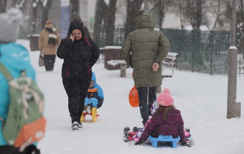 Cod portocaliu și cod galben de ninsori, viscol și vânt puternic. Stratul de zăpadă va ajunge până la 20 cm. Toată țara e vizată de fenomenele meteo