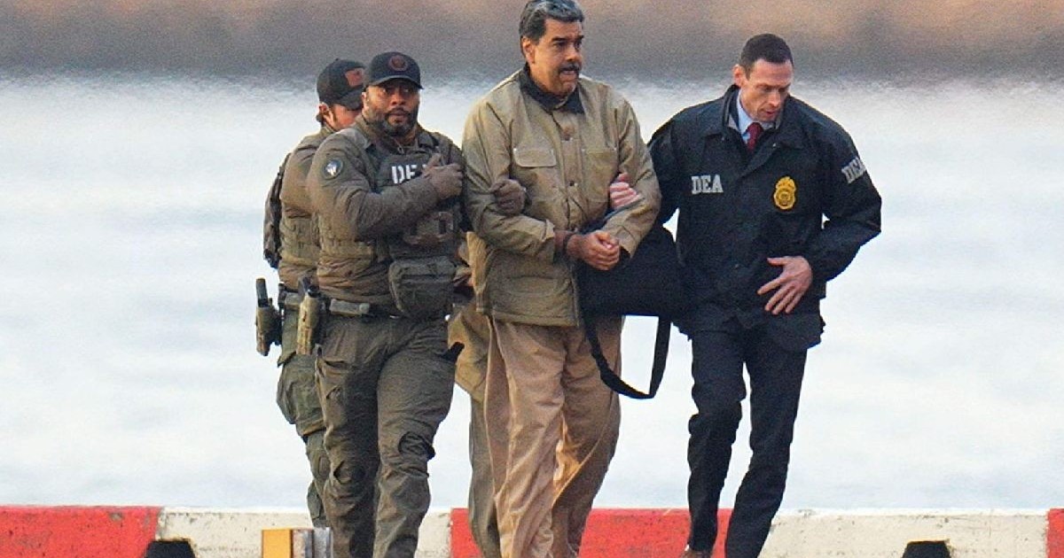 Fotografia îl arată pe Nicolas Maduro, escortat de agenți DEA