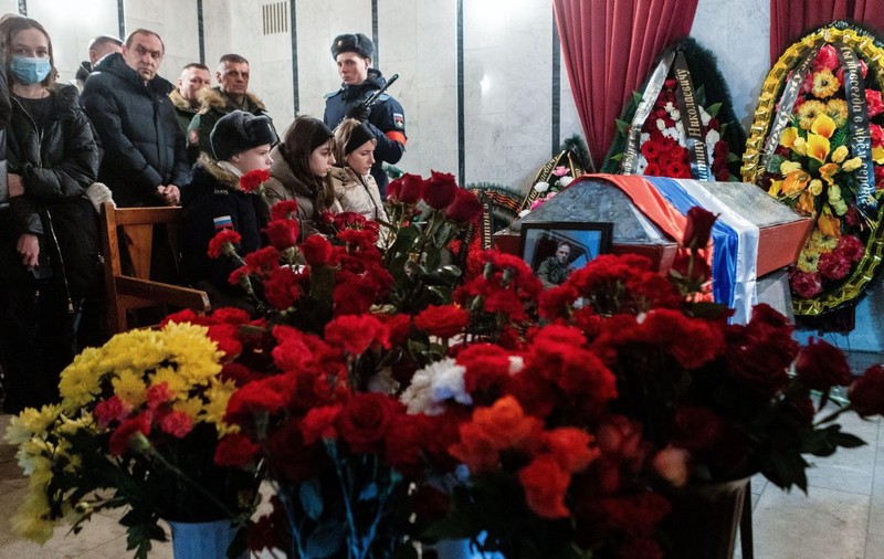 Părinții care nu au fost lăsați să-și vadă fiul de 21 de ani trimis de Putin la război și întors în sicriu. „Ni s-a spus să acceptăm pur și simplu”