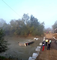 TIR-ul era încărcat cu sticlă. Foto: IPJ Ialomița