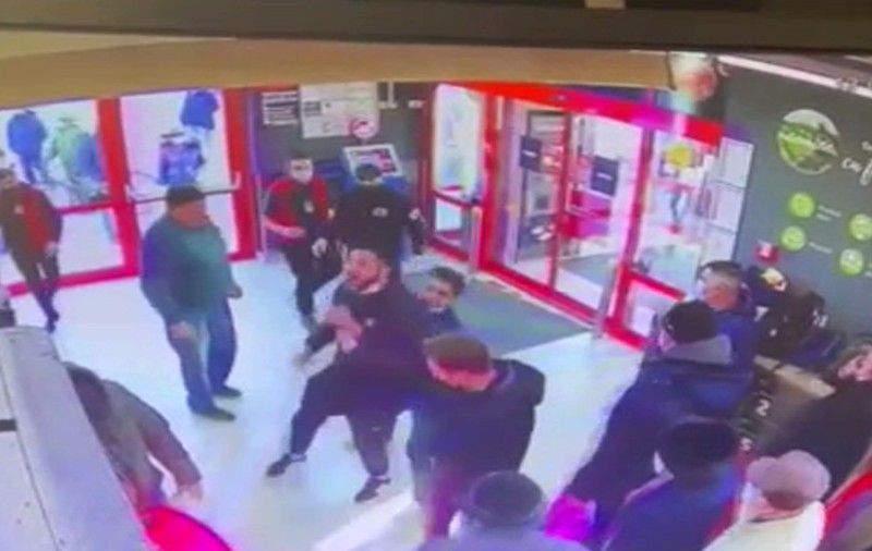 Scandal într-un supermarket din Buzău, după ce un bărbat a refuzat să poarte masca sanitară