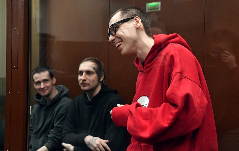 Poeți ruși condamnați la ani grei de închisoare, după ce au recitat „versuri instigatoare la ură” față de voluntarii și luptătorii milițiilor din Donețk și Luhansk