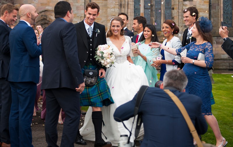 Andy Murray și-a pus pirostriile! S-a însurat cu Kim Sears, fiind îmbrăcat, cum altfel, cu un kilt scoțian, țară de care jucătorul de tenis este foarte mândru.