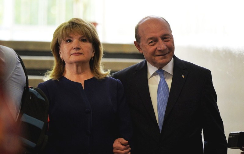 Traian Băsescu a fost externat din spitalul din Bruxelles, anunță soția fostului președinte