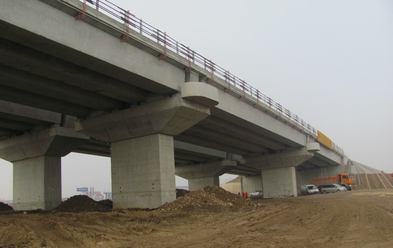 Guvernul expropiază cu 0,85 euro  pe metru pătrat, pentru autostrăzi!
