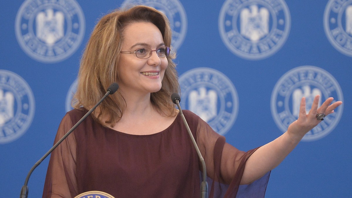 Lelia Oanta, directorul Departamentului pentru Strategii Guvernamentale, se adreseaza asistentei in timpul unei ceremonii de premiere a elevilor care au castigat concursul de limba si literatura romana Carte frumoasa, cinste cui te-a scris!, vineri, 17 mai 2019, la Palatul Victoria din Bucuresti. ALEXANDRU DOBRE / MEDIAFAX FOTO