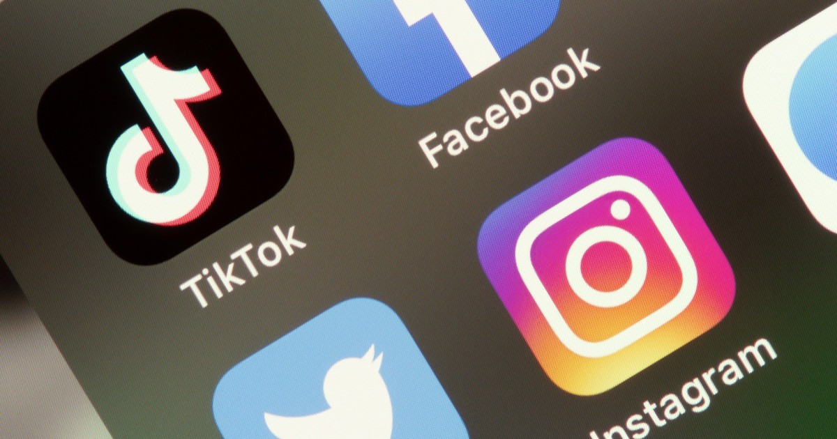 Rețele de socializare pe ecranul unui telefon mobil. Imagine cu caracter ilustrativ Foto: Profimedia