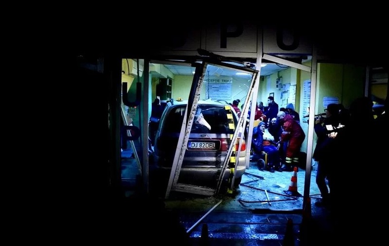 Spitalul Județean Craiova a fost amendat, după ce un bărbat băut a intrat cu mașina în UPU. De ce a fost sancționată unitatea medicală