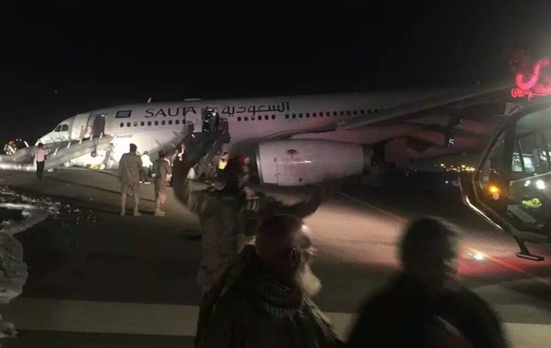 VIDEO | Aterizare de urgență pentru un avion al Saudia. 53 de oameni au fost răniți