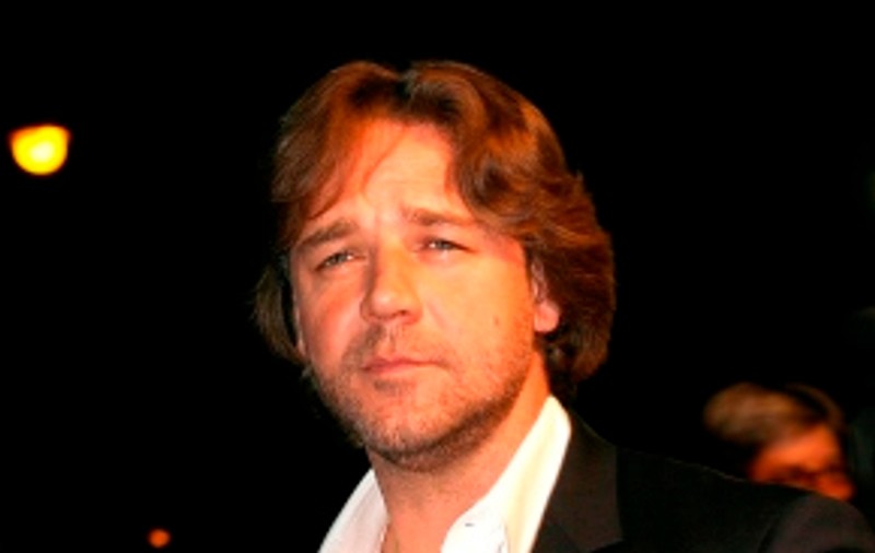 Russel Crowe dă lecţii de rugby colegilor de platou