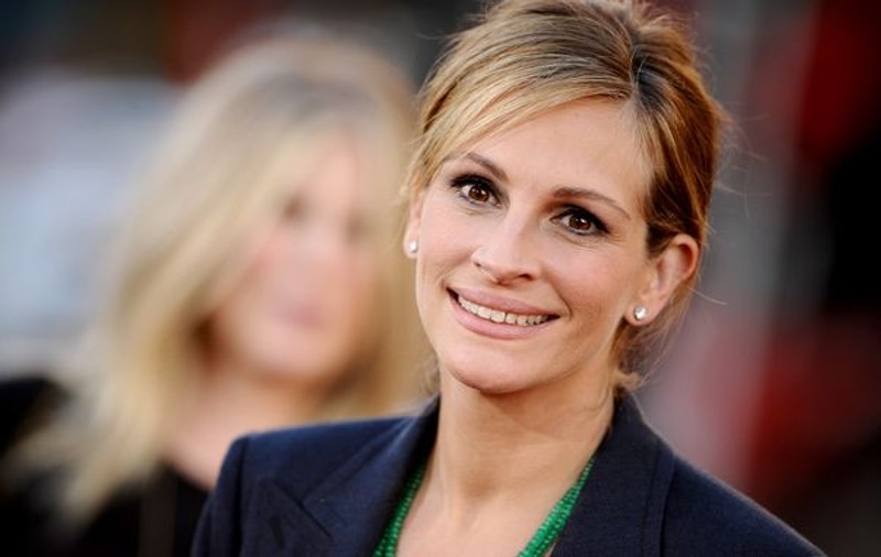 Julia Roberts ia lecții de cusut și pian
