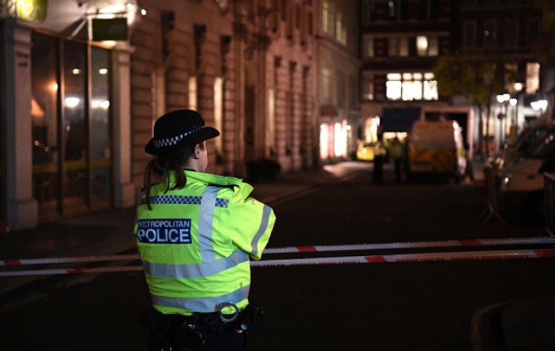O femeie a murit după ce a fost lovită de 4 mașini, în Londra. Niciunul dintre șoferi nu a oprit